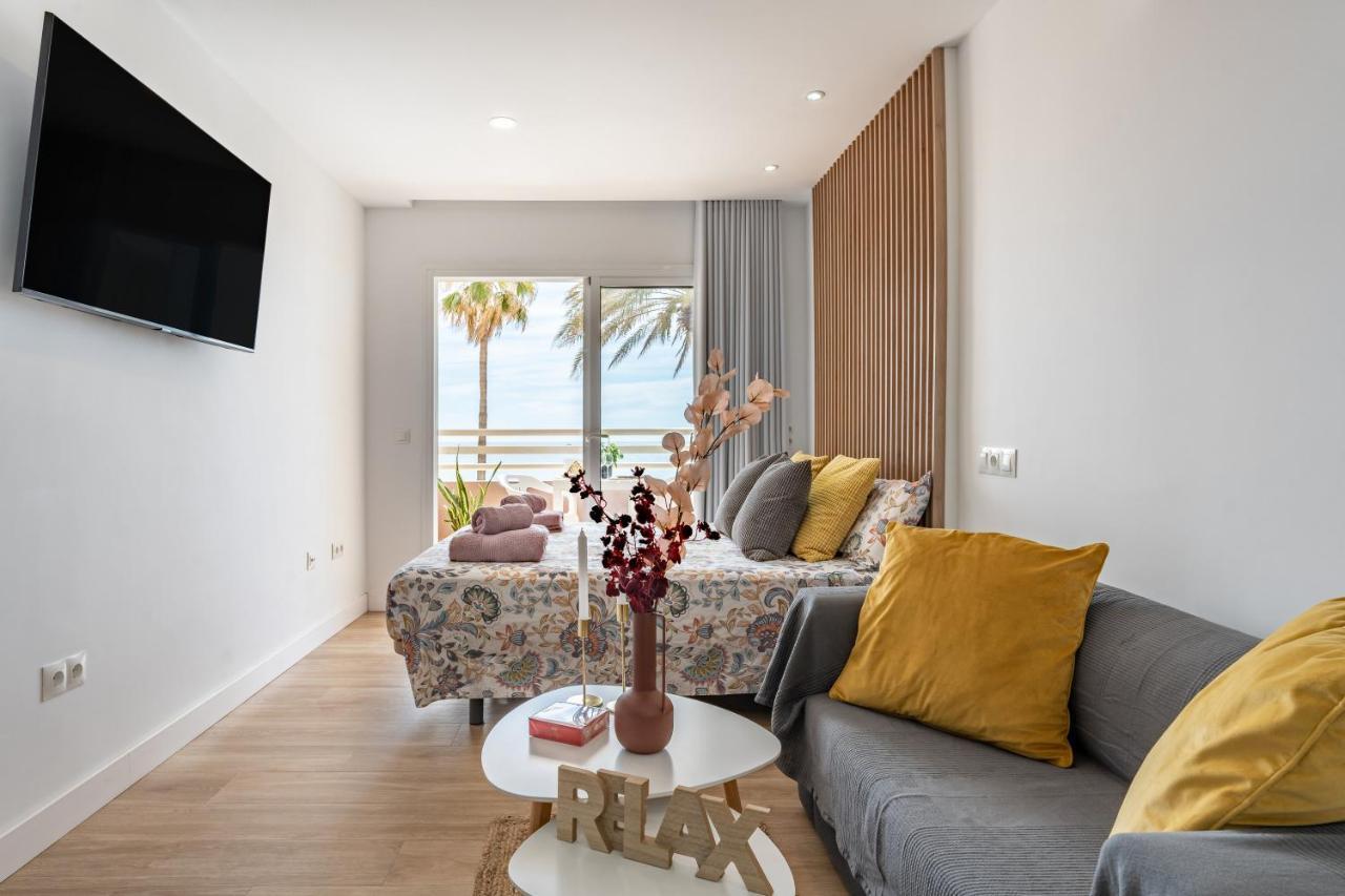 Beach Front Holiday Studio Фуeнхирола Екстериор снимка