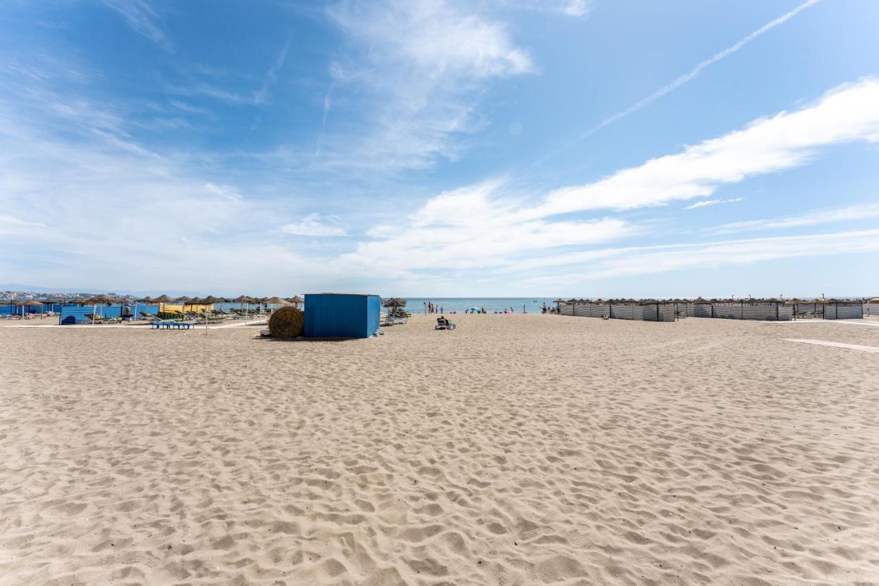 Beach Front Holiday Studio Фуeнхирола Екстериор снимка