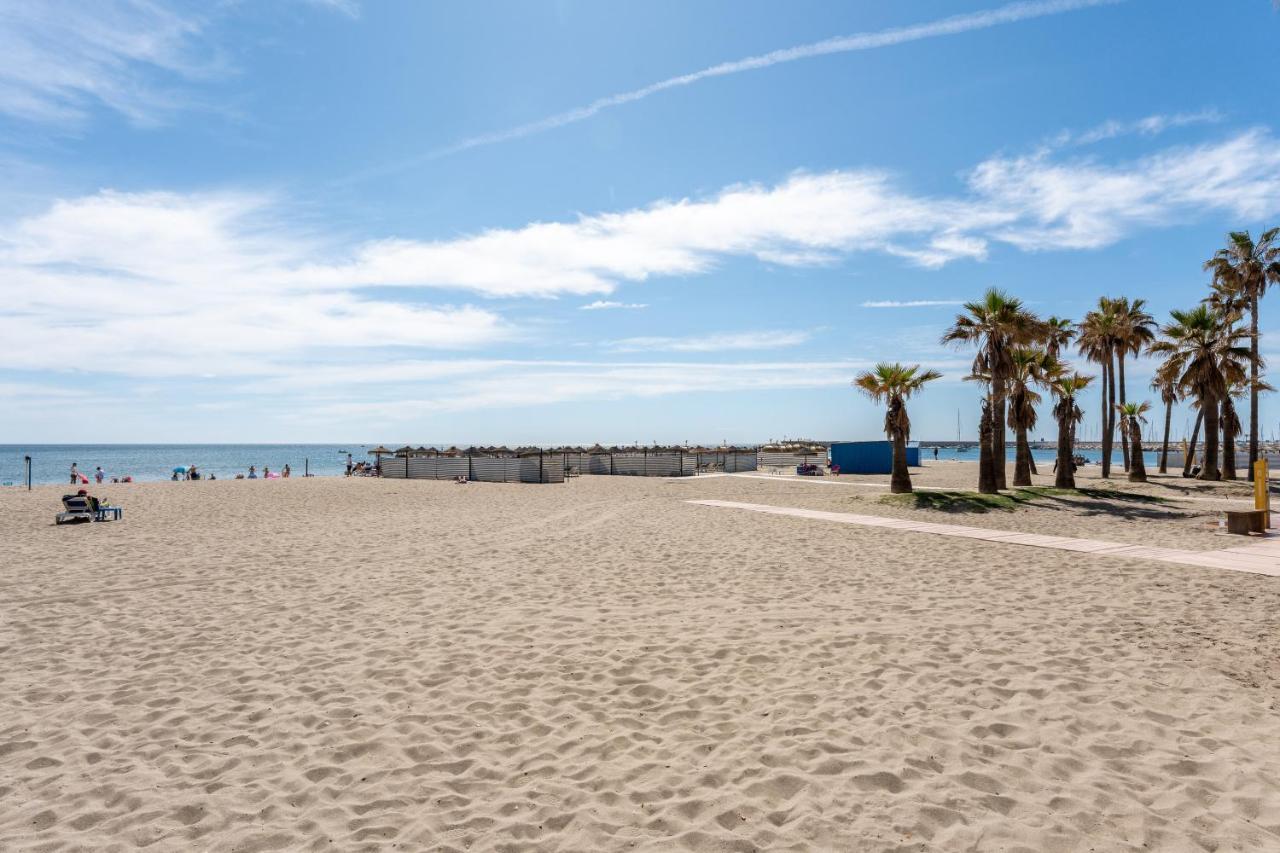 Beach Front Holiday Studio Фуeнхирола Екстериор снимка
