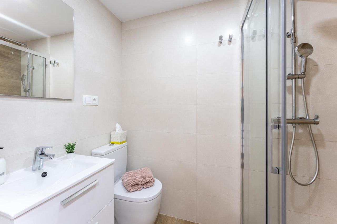 Beach Front Holiday Studio Фуeнхирола Екстериор снимка